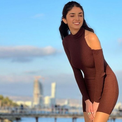 Η Ιφιγένεια Τζόλα βρήκε το φόρεμα που κολακεύει κάθε κοπέλα και αξίζει να φορέσεις φέτος