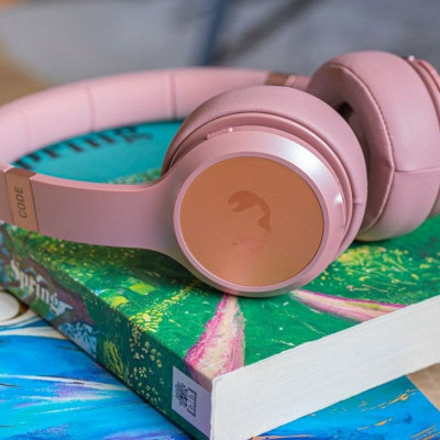 Μικρές tech προσθήκες για τη βαλίτσα των καλοκαιρινών μας διακοπών