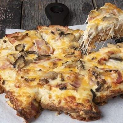 Άκης Πετρετζίκης: Πίτσα express καρμπονάρα