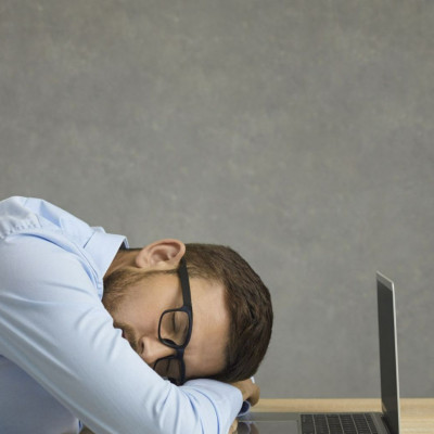 Ναρκοληψία: Τα συμπτώματα, οι σχετικές μελέτες και οι λόγοι για να επισκεφτείτε έναν γιατρό