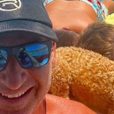 Γιώργος Λιάγκας: Νέες φώτο από τις διακοπές με τους γιους του και τη Φούσκα