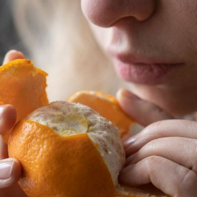 Χάνετε την αίσθηση της όσφρησης; Η αιτία θα μπορούσε να είναι το Αλτσχάιμερ