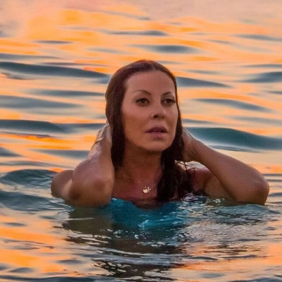 Άντζελα Δημητρίου: Ποζάρει με μαγιό στα 67 της χρόνια - Θα εντυπωσιαστείτε με τις αναλογίες της