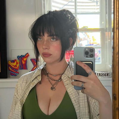 Η Billie Eilish έδειξε τις φακίδες της στο Instagram και είναι ό,τι πιο cute έχουμε δει τελευταία