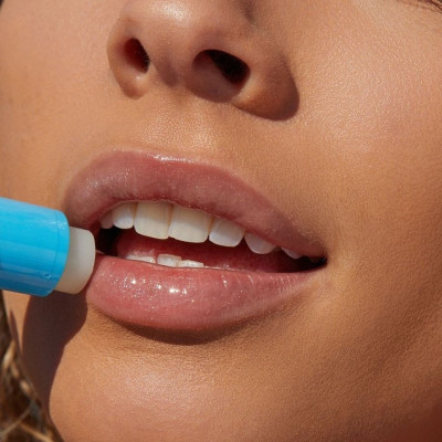 8 lip balm με SPF για juicy και προστατευμένα από τον ήλιο χείλη