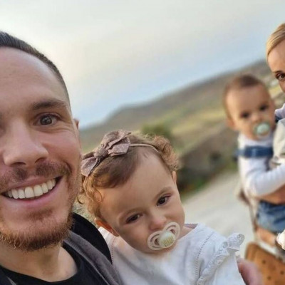 Πετρούνιας – Μιλλούση: Η Λένια κάνει γυμναστική στην παραλία και είναι σκέτη γλύκα