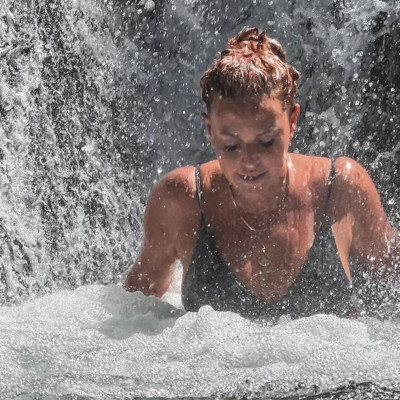 Χρηστίδου: Οι πρώτες φωτό με μαγιό – Άχαστο το βίντεο με μπικίνι και σορτς στον Φαράγγι του Φονιά