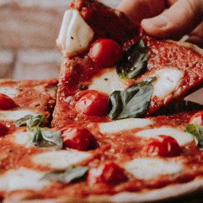 Πίτσα στο λεπτό με βάση από ψωμί του τοστ αλλιώς από τον διατροφολόγο