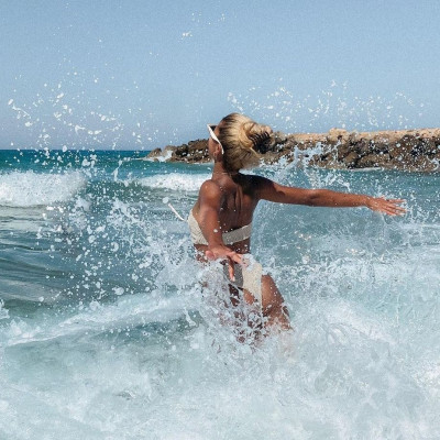 Sunscreen alert: 7 αντηλιακά για να προστατεύεις τα μαλλιά σου από τον ήλιο