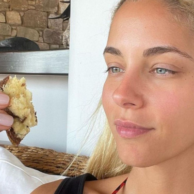 Δούκισσα Νομικού: Μπήκε στην κουζίνα με τα παιδιά και έφτιαξε κέικ σοκολάτα βανίλια