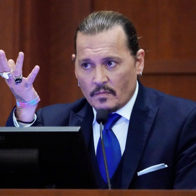 Οι celebrities που στήριξαν τον Johnny Depp ξαφνικά έβγαλαν το like από το νικητήριο post της δίκης