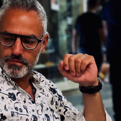 Μου λείπεις.-