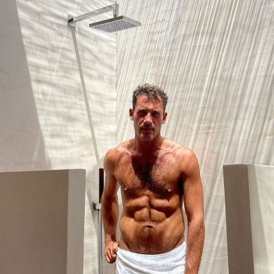 Ο Αντίνοος Αλμπάνης προειδοποιεί με χιούμορ τους επίδοξους διαρρήκτες του σπιτιού του