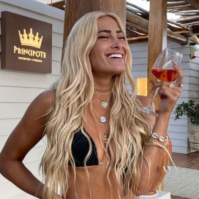 Γενέθλια για την Τούνη: Το πάρτι, τα «καυτά» φιλιά με τον Αλεξάνδρου και το εντυπωσιακό φόρεμα!