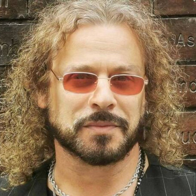 Χρήστος Δάντης: Αυτό είναι το rock σπίτι του στη Γλυφάδα – Είναι γεμάτο κιθάρες (photos)