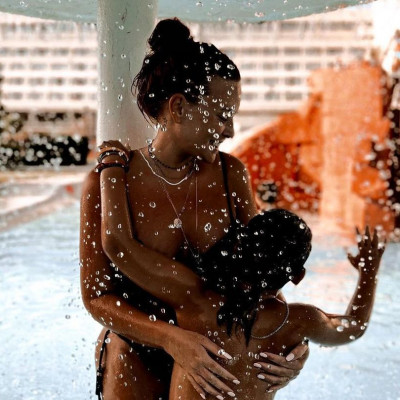 Η Σίσσυ Χρηστίδου ξεκουράζεται στη Χαλκιδική και η νέα φωτογραφία με τον γιο της είναι μοναδική