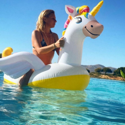 Κατερίνα Καραβάτου: Έτσι είναι το κορμί της στα 48 της με μαγιό και χωρίς φίλτρα - Απίθανες φώτο!