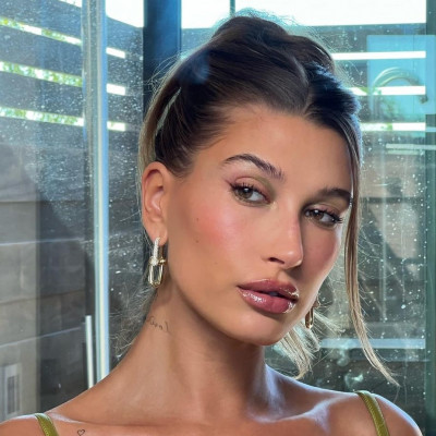 Πάλι ζέστη - 3 εύκολα χτενίσματα για να παραμείνεις δροσερή