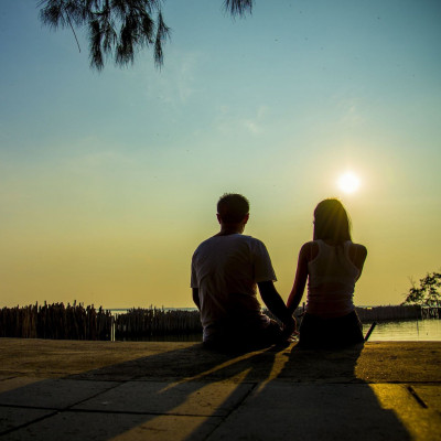 4 σκληρές αλλά αποτελεσματικές συμβουλές για να σταματήσεις να αναλώνεσαι σε λάθος σχέσεις