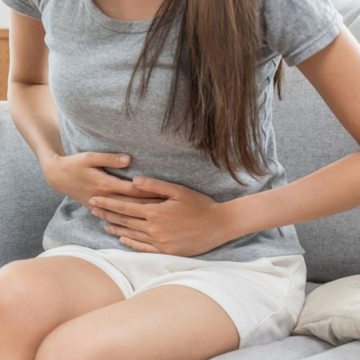 Πόνος ωορρηξίας: Μπορεί να είναι σύμπτωμα υπογονιμότητας;