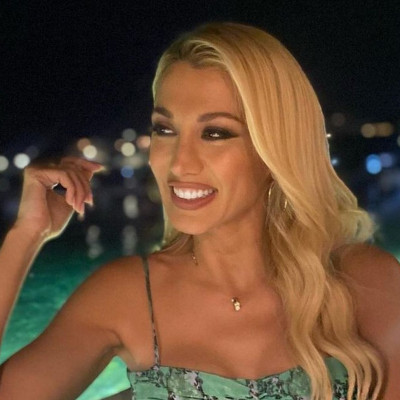 Σπυροπούλου: Οι νέες φωτογραφίες από τις διακοπές της- Καλύπτει την κοιλίτσα της με απίθανα φορέματα