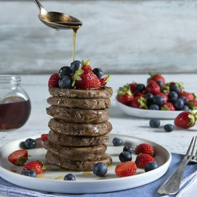 Άκης Πετρετζίκης: Pancakes με 3 υλικά