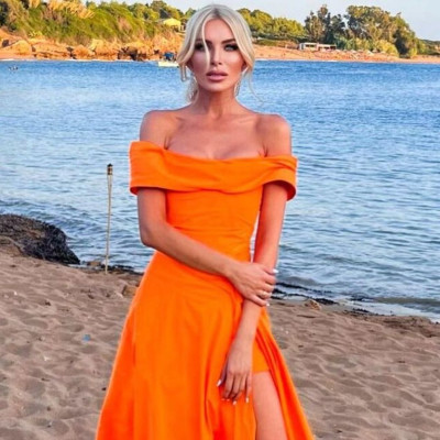 Κατερίνα Καινούργιου: Τα... κεφάλια μέσα! Το άλμπουμ των διακοπών της και η επιστροφή στο γραφείο!