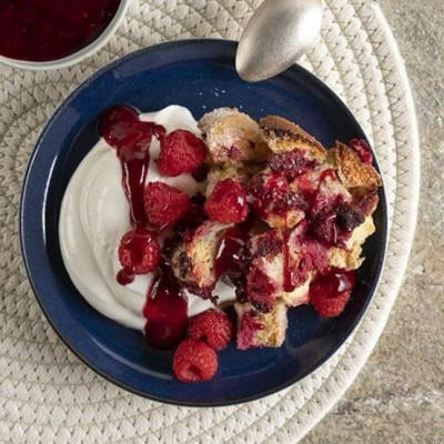 Άκης Πετρετζίκης: Crumble με raspberries