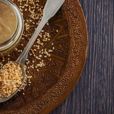 Tαχίνι: Τα θρεπτικά συστατικά, οι θερμίδες και οι τρόποι να το καταναλώσετε