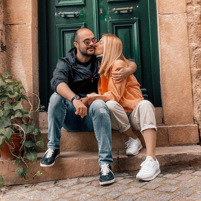 Η Μαρία Ηλιάκη πήγε διακοπές αλλά όλοι κοιτούσαν τι έγραφε η τσάντα του Στέλιου Μανουσάκη