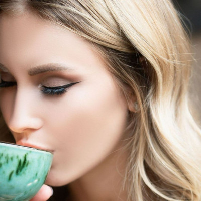 5 τρόποι για να ενισχύσετε τον καφέ σας με βιταμίνες και αντιοξειδωτικά