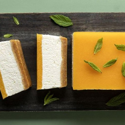 Άκης Πετρετζίκης: Γλυκό ψυγείου με κρέμα και ζελέ ροδάκινο