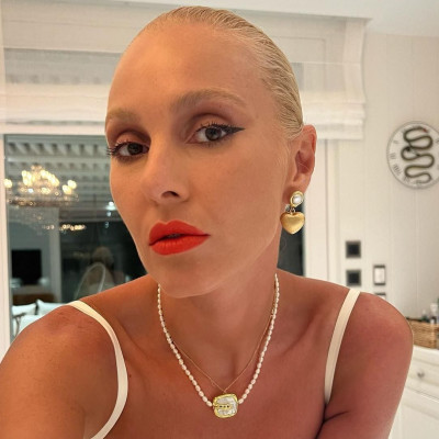 Το καλοκαίρι δεν τελείωσε - 5 κοραλλί κραγιόν για summerish μακιγιάζ σαν της Τάμτα