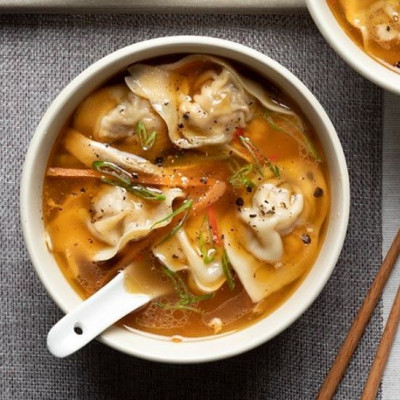 Άκης Πετρετζίκης: Σούπα wonton