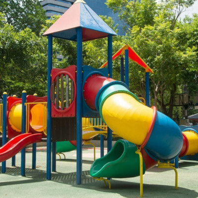 Η φύτευση δέντρων γύρω από παιδικές χαρές προστατεύει τα παιδιά από την ατμοσφαιρική ρύπανση;