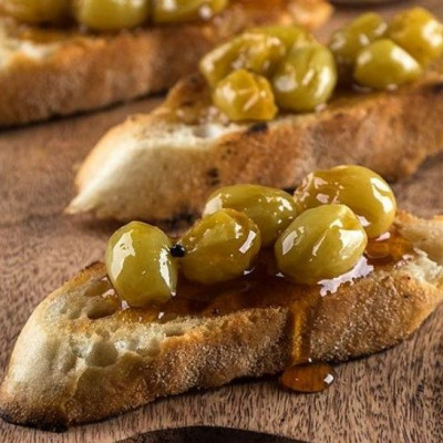 Άκης Πετρετζίκης: Γλυκό του κουταλιού σταφύλι