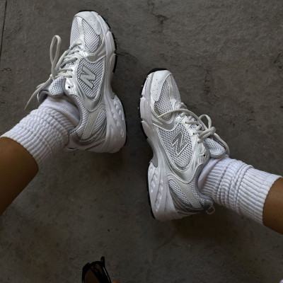 Back to school: 7 ζευγάρια κάλτσες για να φοράς με τα sneakers στο σχολείο