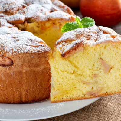 Κέικ μήλου για να υποδεχτείτε τη νέα σχολική χρονιά