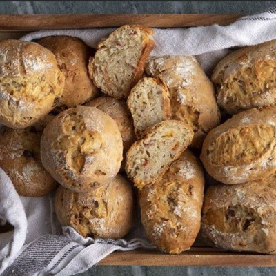 Άκης Πετρετζίκης: Ζαμπονοτυροψωμάκια