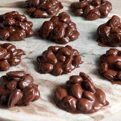 Άκης Πετρετζίκης: Σοκολατάκια βραχάκια