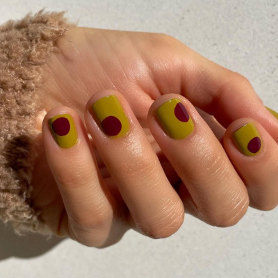 Dirty Martini Nails: Το αγαπημένο σου κοκτέιλ θα είναι το πιο hot μανικιούρ του φθινοπώρου