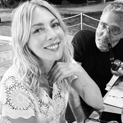 Η χαρά της Σμαράγδας Καρύδη στη βάπτιση του εγγονού του Θοδωρή Αθερίδη δεν κρυβόταν