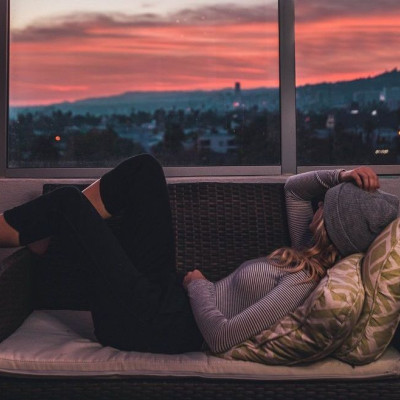 Γιατί πρέπει να κοιμάσαι την ίδια ώρα κάθε μέρα ακόμα και τα Σαββατοκύριακα