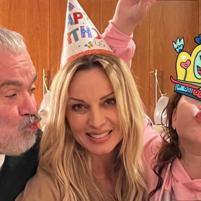 Πέγκυ Ζήνα: Η κόρη της με casual look στο σχολείο - Ψήλωσε κι άλλαξε πολύ