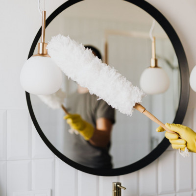 Πώς θα καθαρίσεις τον καθρέφτη για να λάμψει και να εξαφανιστούν οι δαχτυλιές