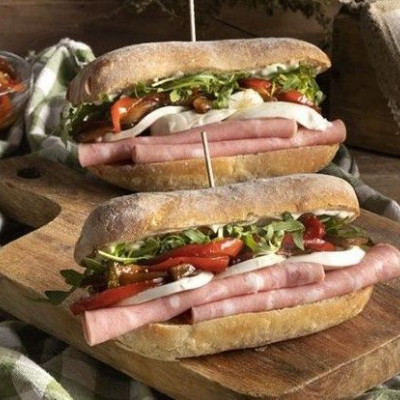 Άκης Πετρετζίκης: Ciabatta sandwich