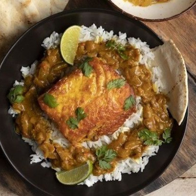 Άκης Πετρετζίκης: Σολομός με κάρι