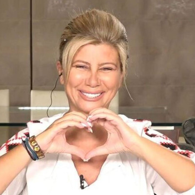 Κουτσελίνη: Φόρεσε κλάμερ στα μαλλιά και έκανε εκπομπή από το σπίτι-Τα πειράγματα των συνεργατών της