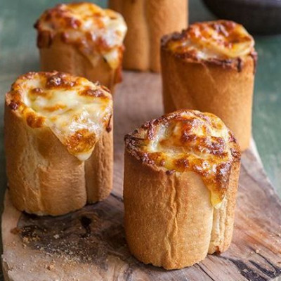 Άκης Πετρετζίκης: Γεμιστά ρολάκια μπαγκέτας