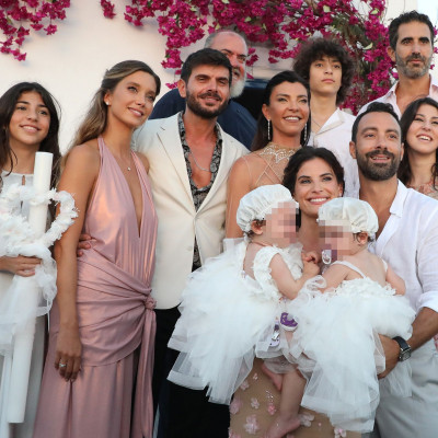 Η Χριστίνα Μπόμπα με φόρεμα Celia Kritharioti στη βάφτιση των διδύμων- Όλα τα looks των καλεσμένων